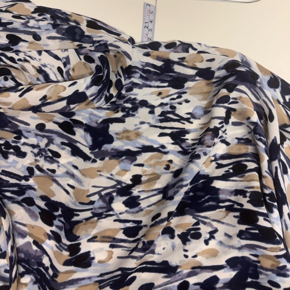 NWOT Patterned Women's Top Summer Light Blouse Signature Bell Sleeves - Picture 7 of 12